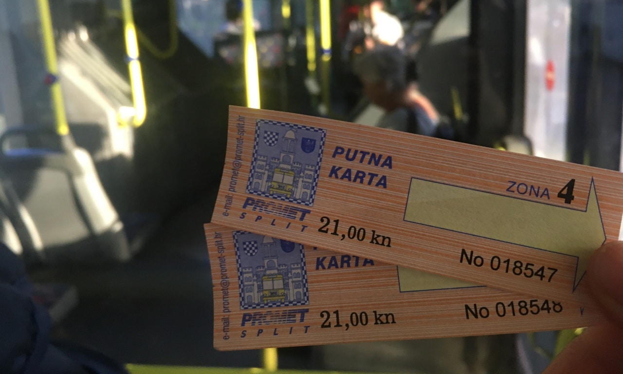 minimal traveler, croatia, split, airport bus, transport012